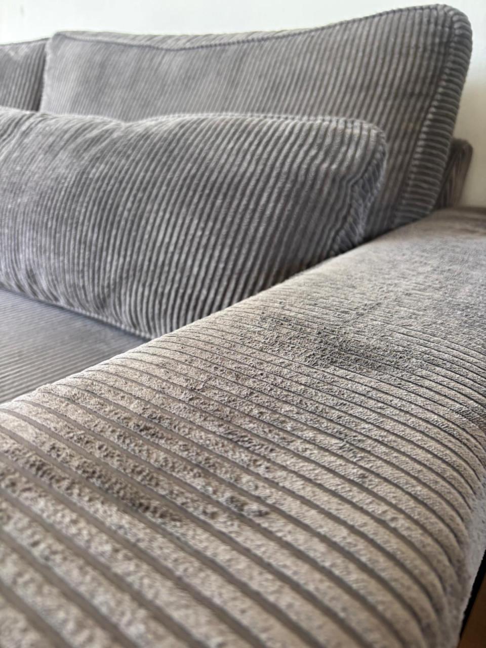 Grijze hoekbank 300 x 240 cm in goede staat