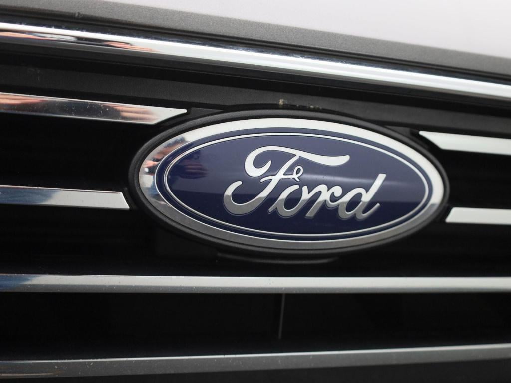 Ford Focus 1.0 ecoboost hybrid titanium | navigatie | groot scherm | apple 