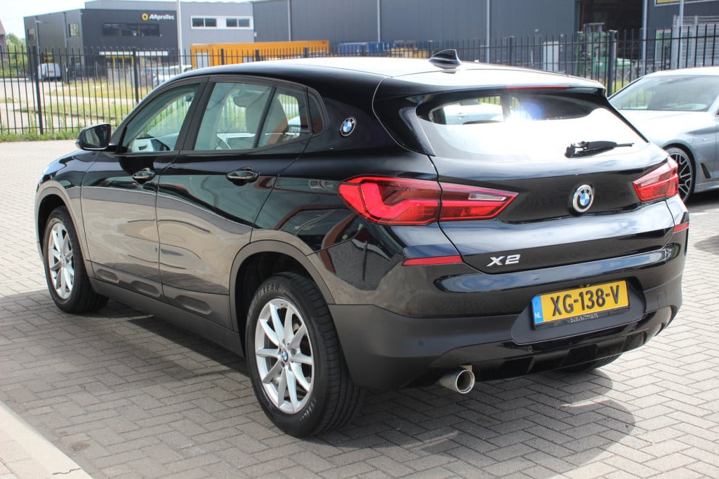 BMW X2 sdrive18i executive | leder | achteruitrijcamera | navi |