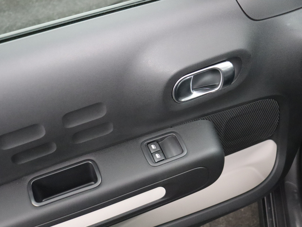 Citroen C3 puretech 83pk c-series | two tone black top | connect nav | appl