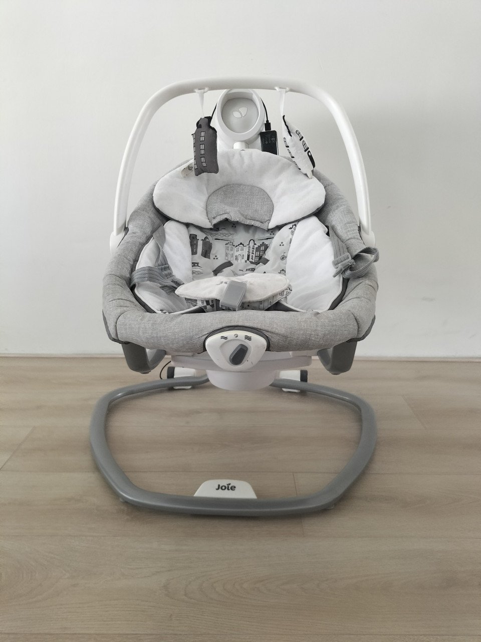 Joïe Swing Serina 2-in-1 babyzitje en schommelstoel