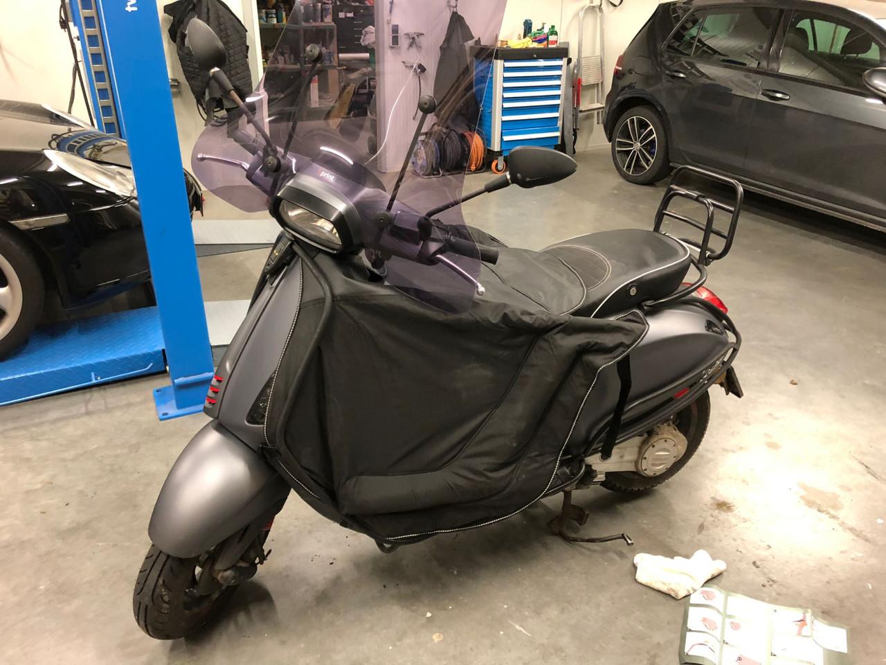Vespa Sprint primavera beenkleed