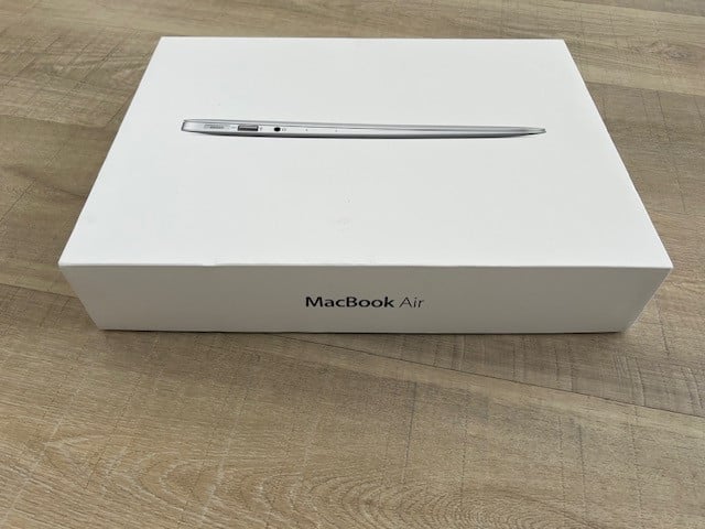 MacBook Air 13 inch 2014 incl hoezen