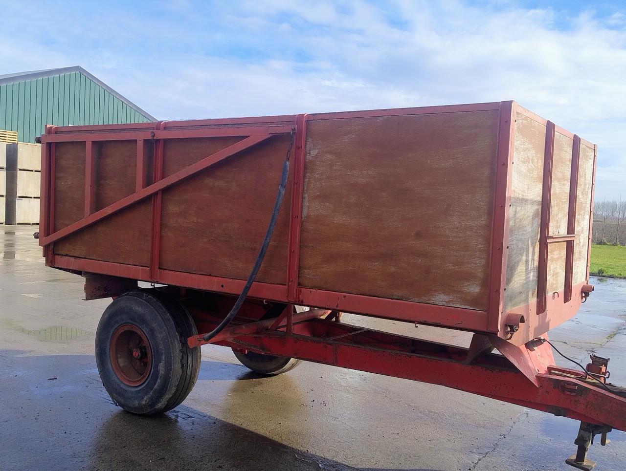 Twee wielige kipwagen