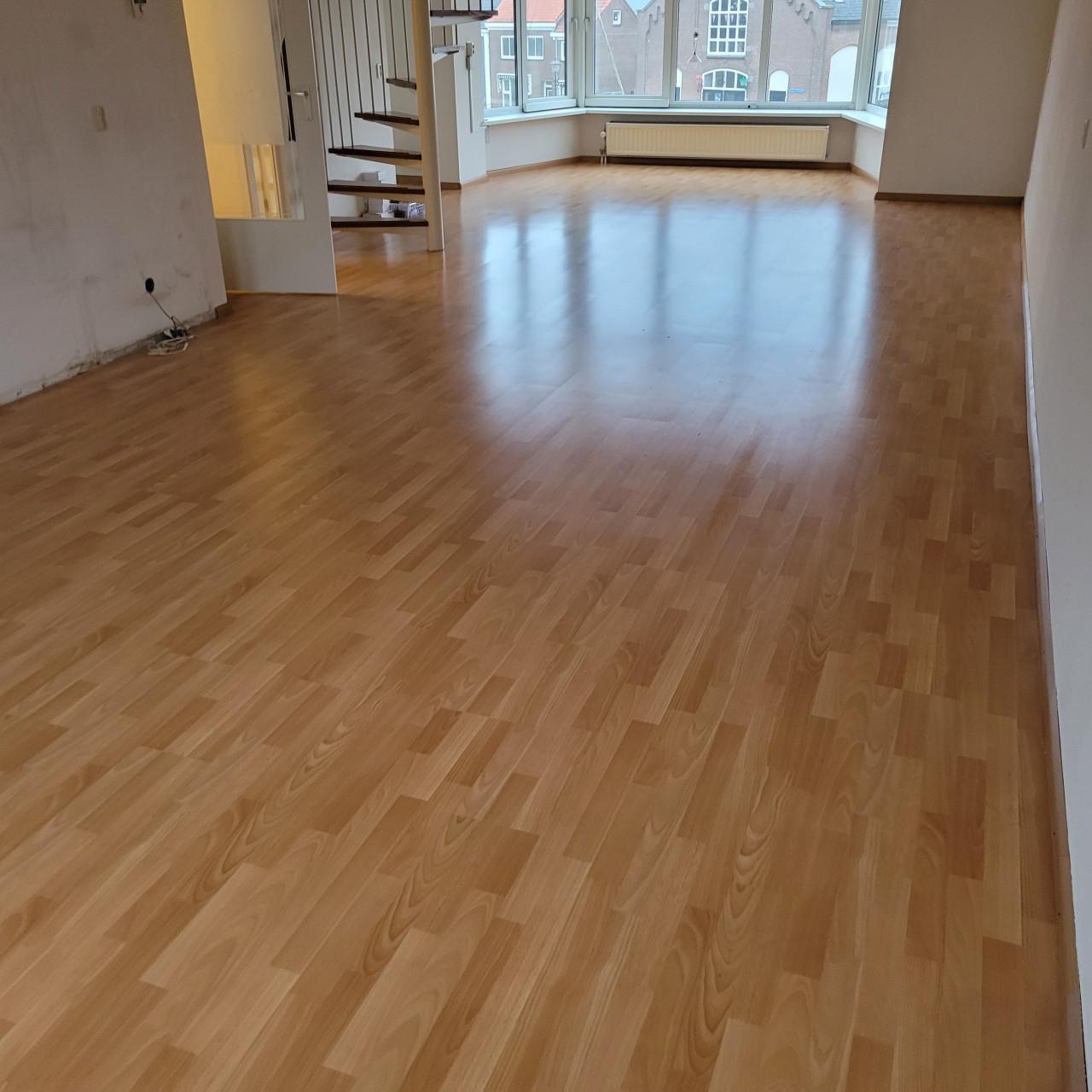 GRATIS Mooie LAMINAAT vloer WEL ZELF VERWIJDEREN