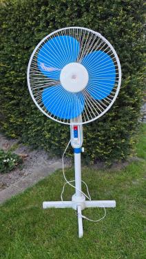 🌞 Retro Ventilator op statief met 3 standen.