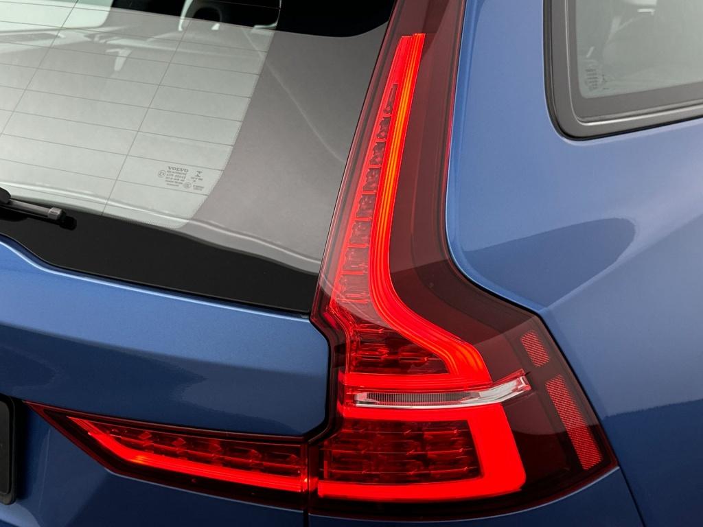 Volvo V60 t6 340pk recharge r-design| achteruitrijcamera| trekhaak| adap.cr