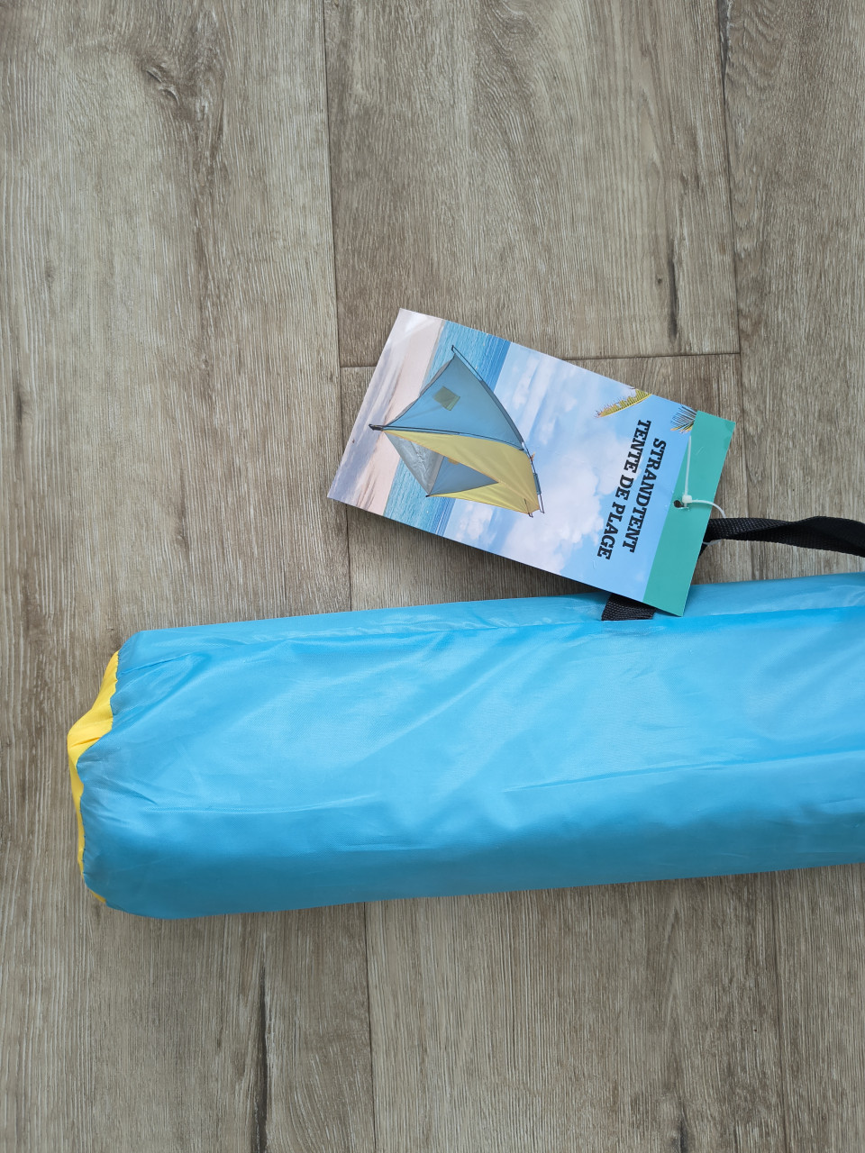 Nieuwe strandtent, windtent, schaduw tent in zak, blauw-geel. Strandtentje!