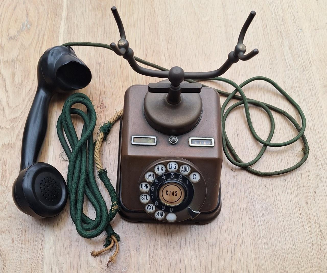 OUDE KOPEREN TELEFOON.