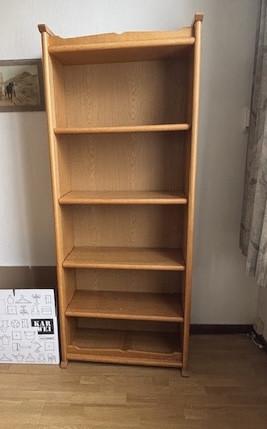 Gratis af te halen eiken inboedel, o.a. eettafel, wandkast, salontafel