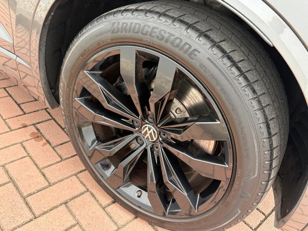 Volkswagen Touareg r 3.0 tsi ehybrid 462pk | luchtvering | pano | trekhaak