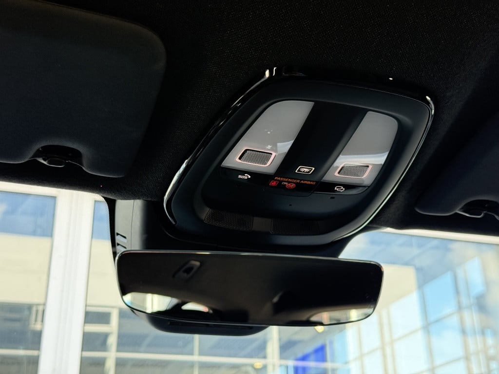 Volvo XC40 b4 197pk plus dark |adap.cruise| trekhaak | camera| elektrische