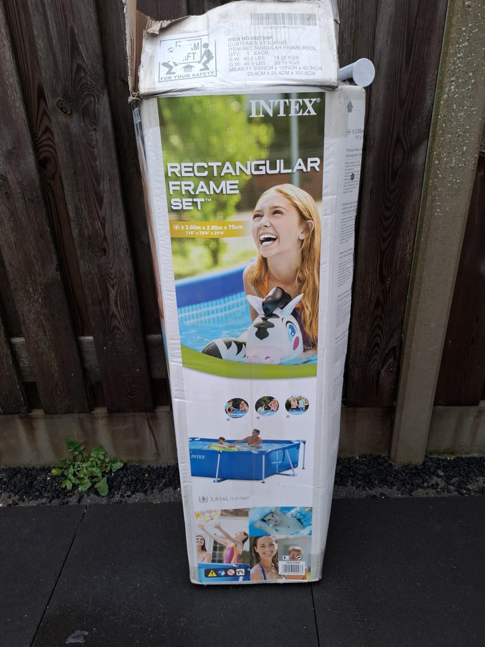 Zwembad voor in de tuin, merk intex (3 mtr x 2 mtr x 0,75 mtr)