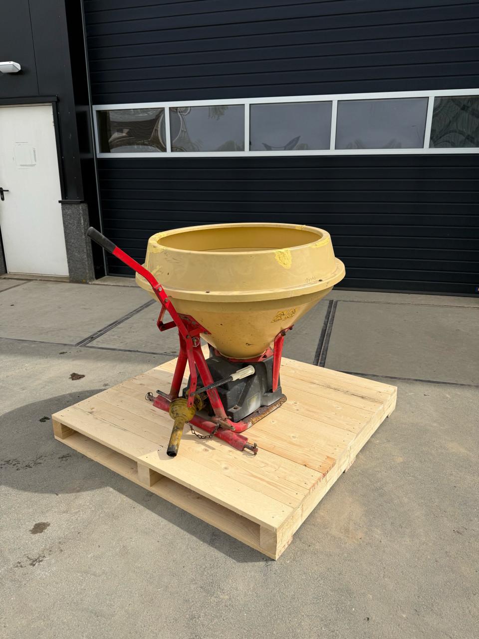 Diverse kunstmeststrooiers op voorraad!