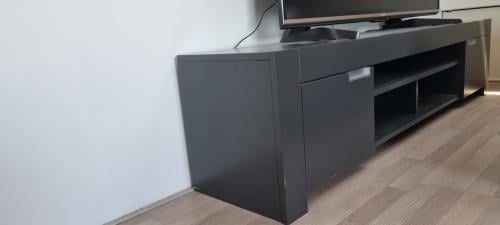 Tv meubel- GRATIS AF TE HALEN