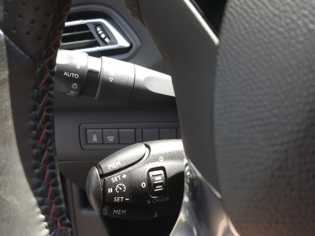 Peugeot 308 gt 1.6 turbo-205pk navigatie | full-led | alcantara | trekhaak 