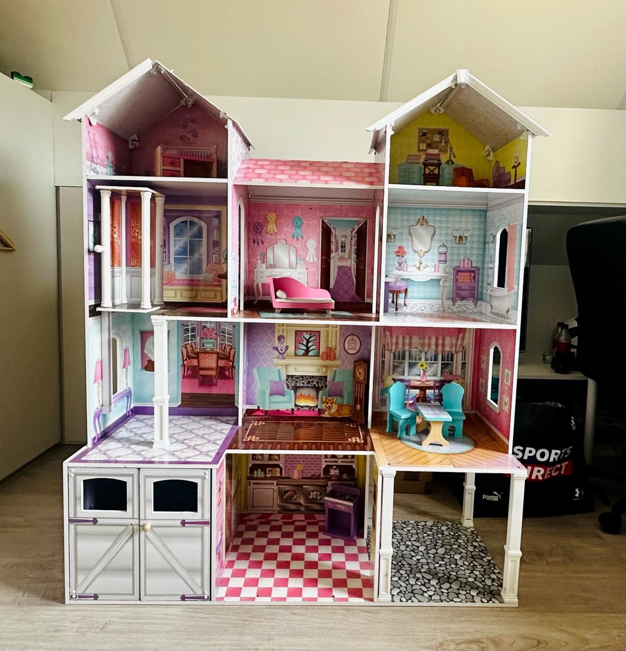 Groot houten poppenhuis