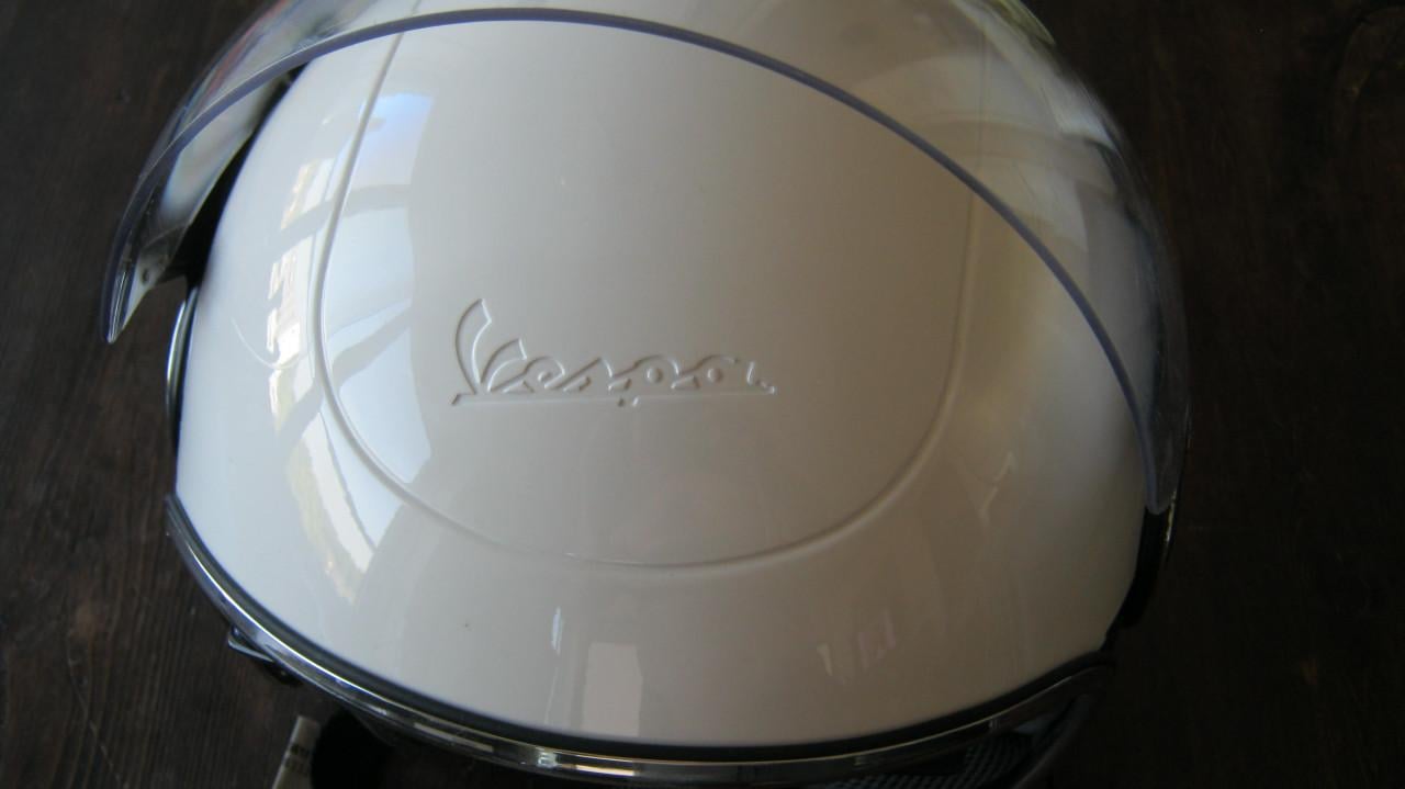 TE KOOP ORIGINEEL VESPA HELM  MAAT XS VOOR 75 EURO