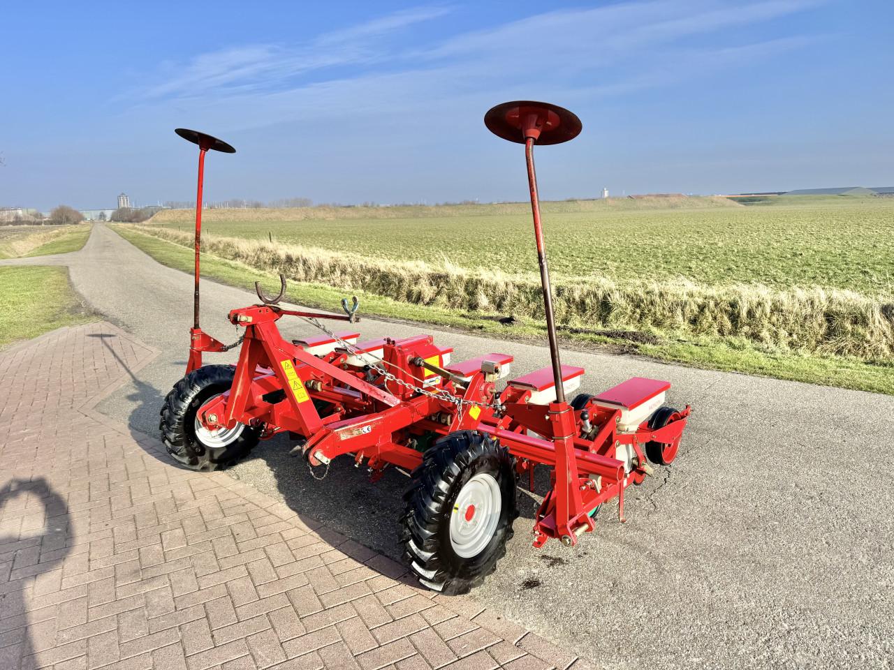 Keverneland 6 rijer bietenzaaier 6x50cm