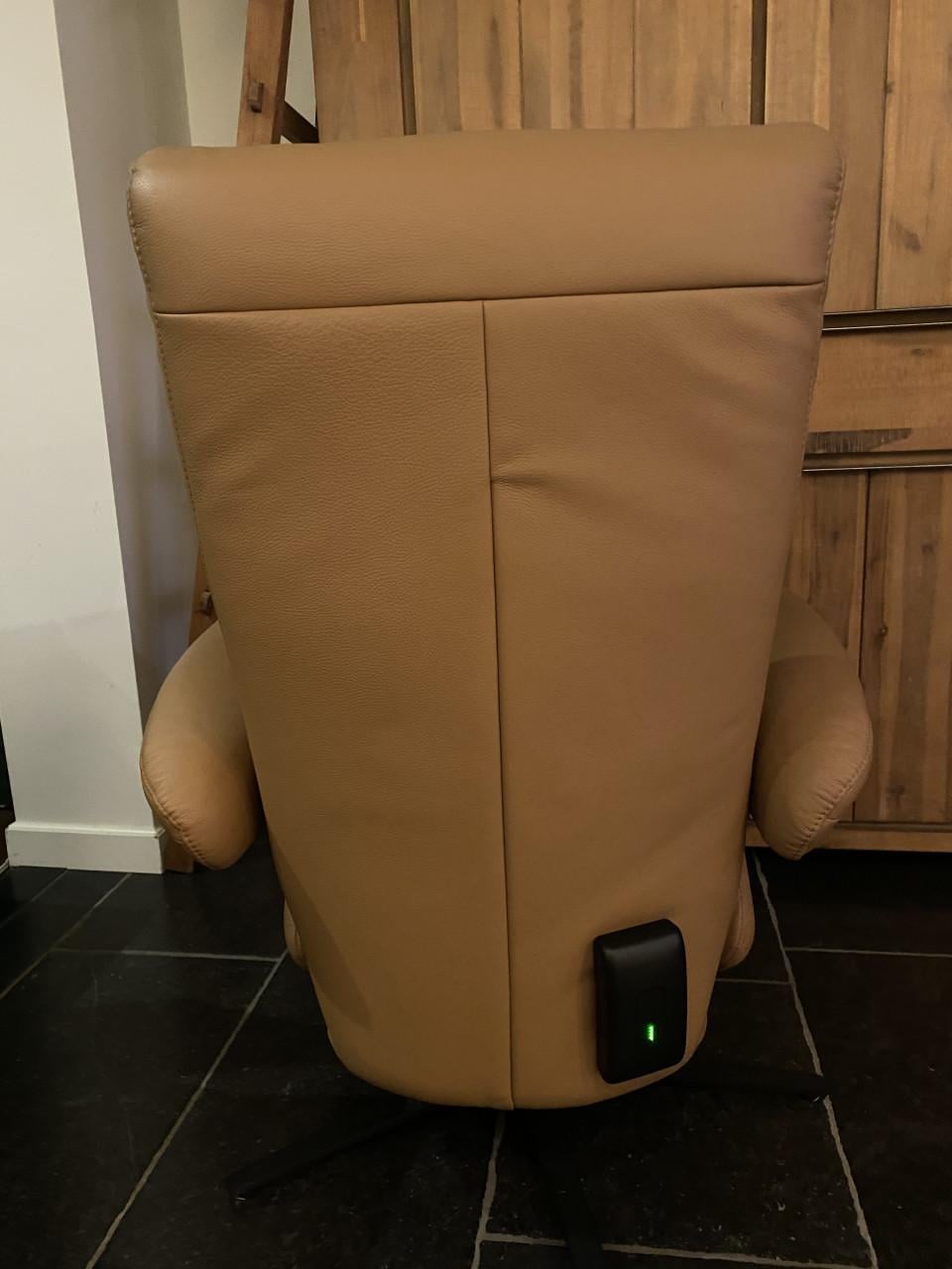 Mooie Meubelzorg sta op en relax fauteuil, met accu, 3 jaar oud