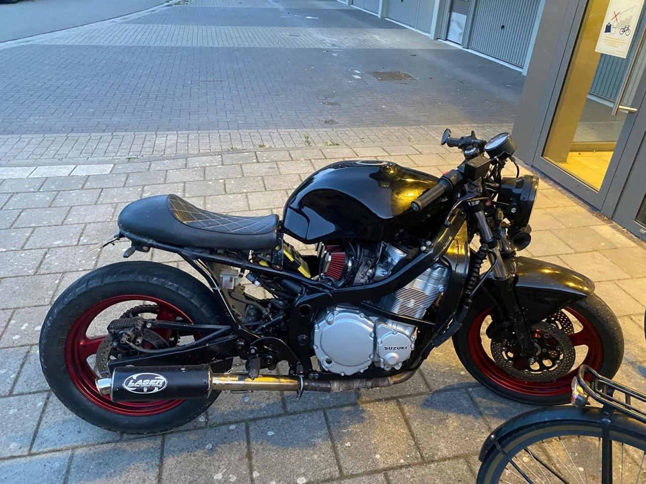 Suzuki GSX650F Café Racer