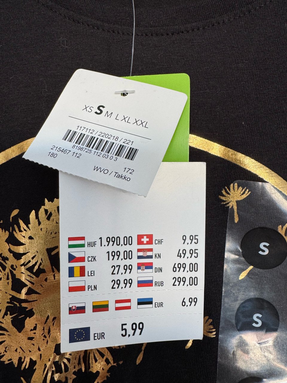 Zwart dames t-shirt met gouden opdruk in maat S