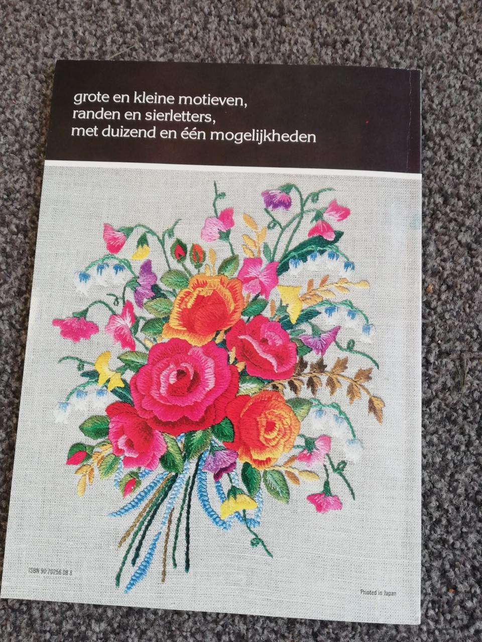 Bloemen borduren borduurboek maandblad handwerken