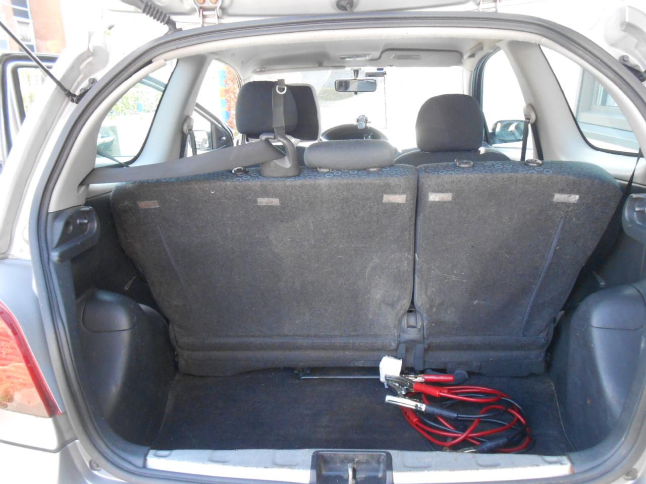 Toyoto Yaris VVT-i Luna uit 2003. APK tot 29-3-2027. Van particulier