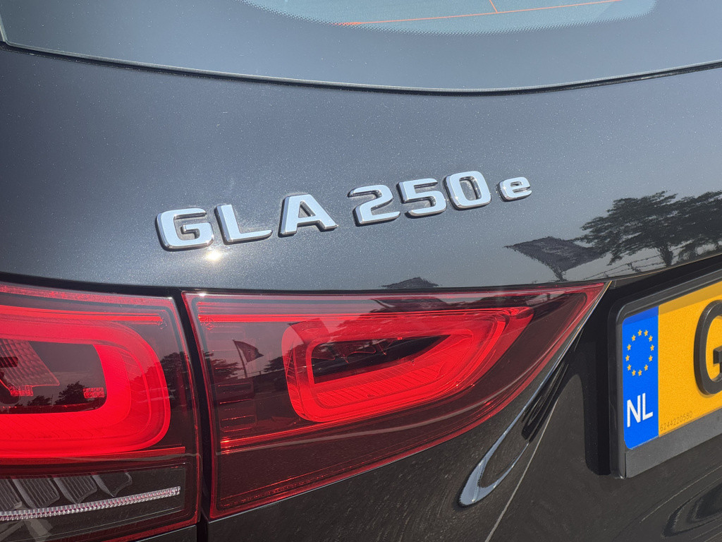 Mercedes-Benz Gla-klasse 250 e amg line l automaat i mbux l 360° camera l w