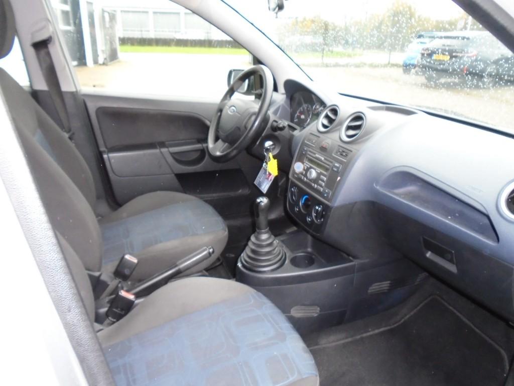 Ford Fiesta 1.3-8v champion