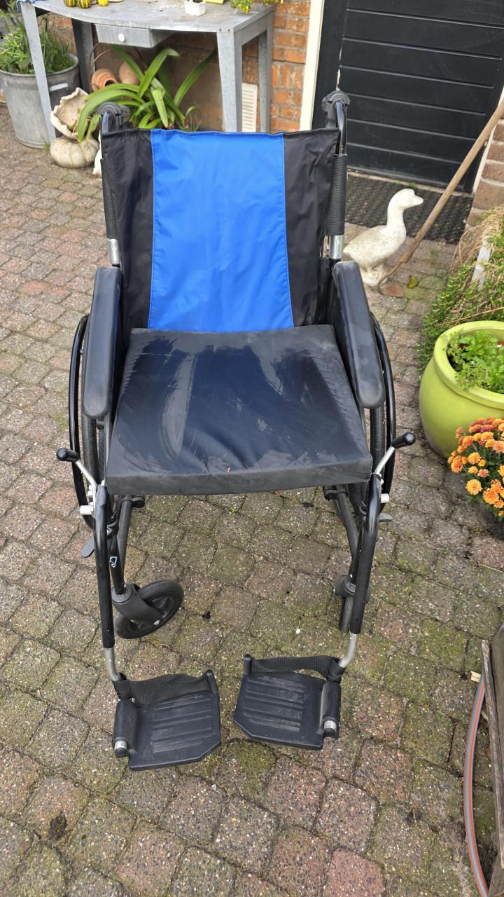 GERESERVEERD    Rolstoel