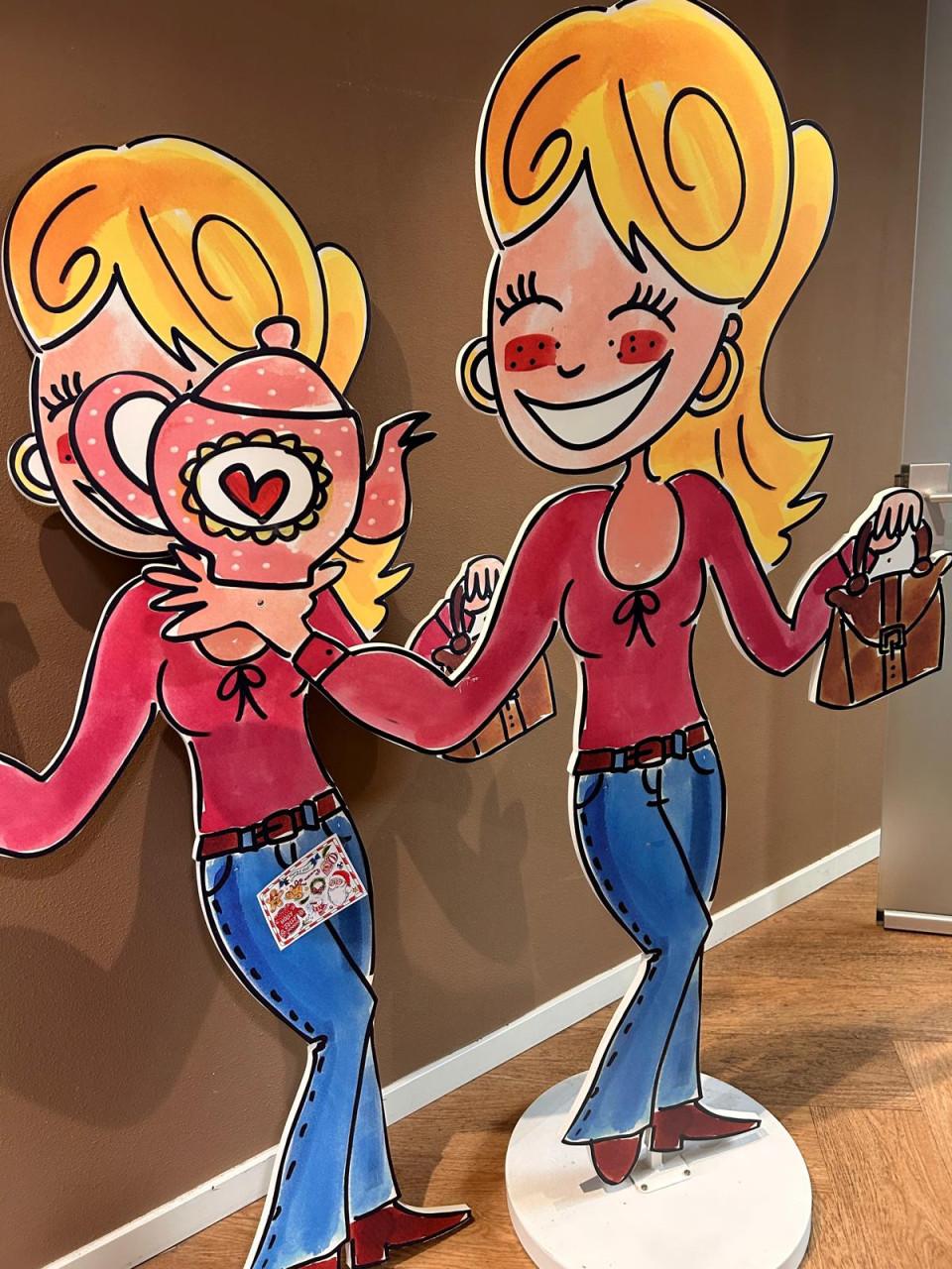 Blond Amsterdam displays!