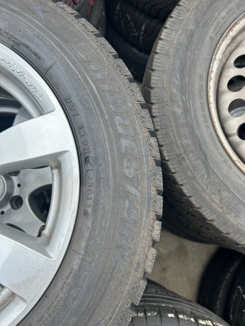 TOMASON ALUMINIUM VELGEN MET VRIDGESTONE BLIZZAK BANDEN 15INCH