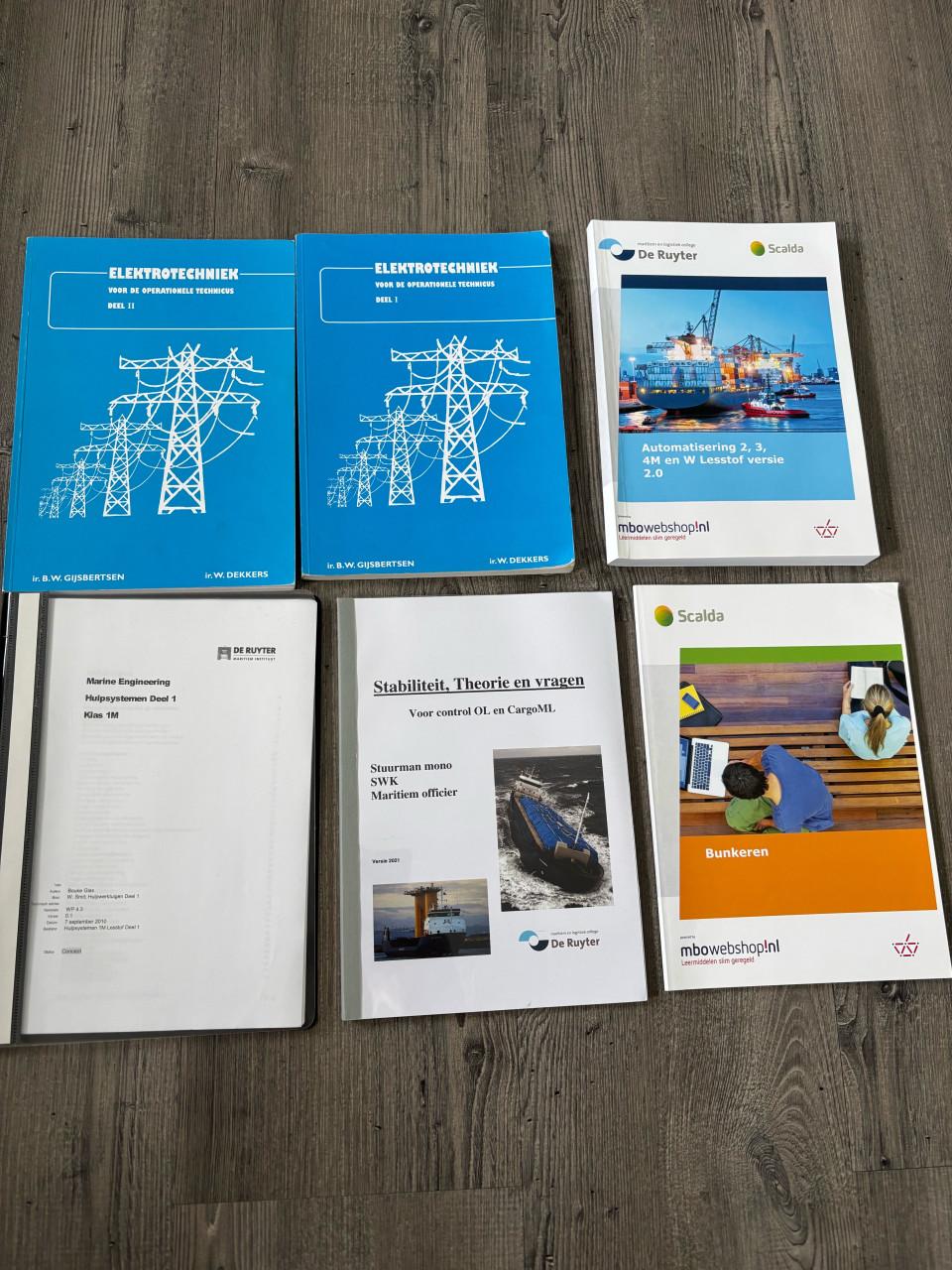 Boeken maritiem officier alle schepen nautisch en technisch