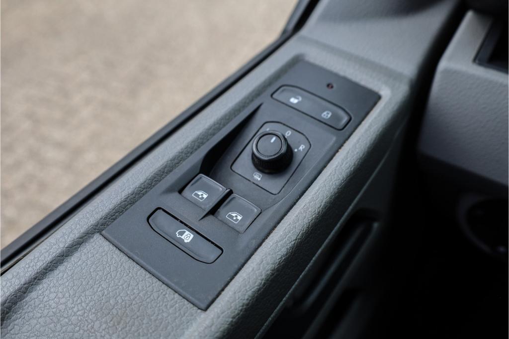 Volkswagen Transporter 2.0 tdi l2h1 30 cr.contr. i ac i trekhaak i dealeron