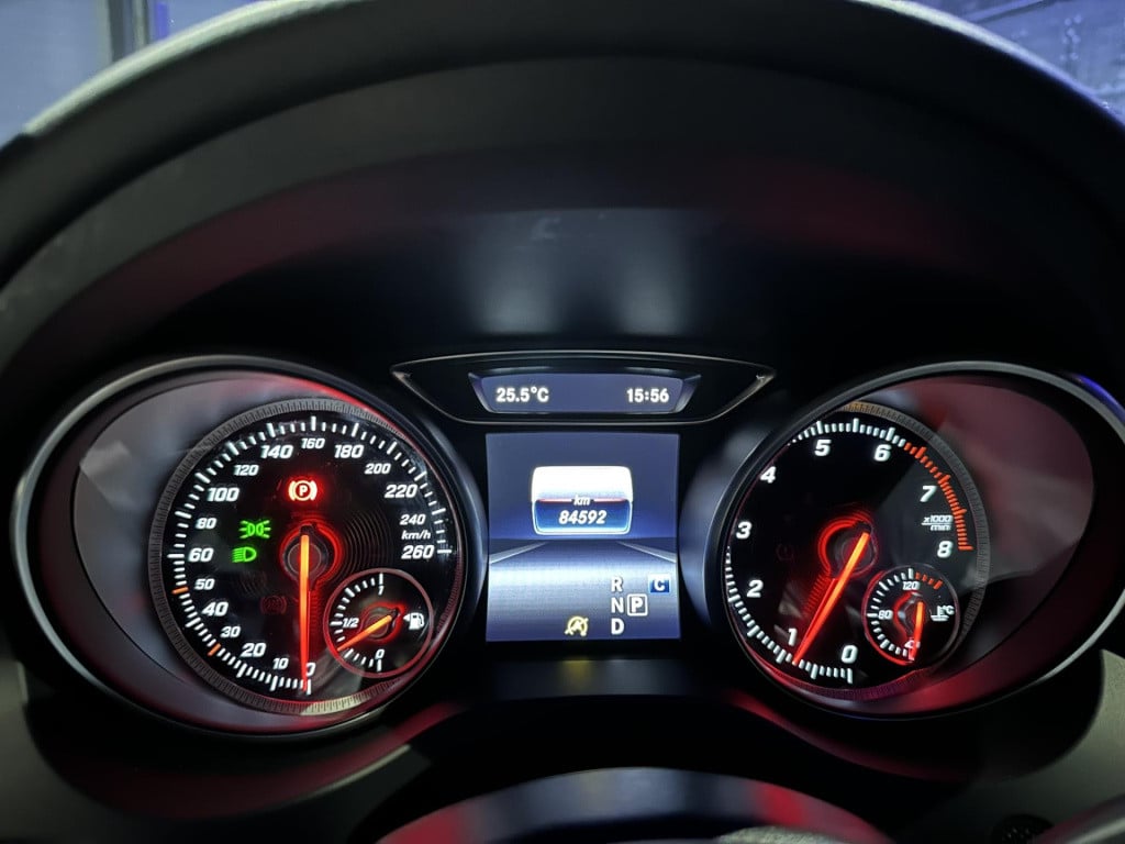 Mercedes-Benz Gla-klasse 180 business solution amg *camera*trekhaak*
