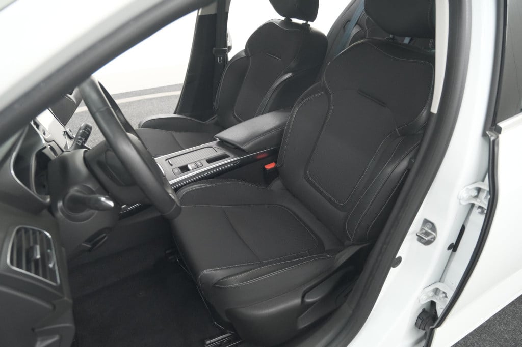 Renault Megane tce 140 edc techno | trekhaak | camera | navigatie | 9.3 inc