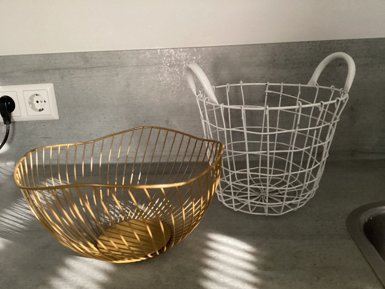 Nespresso cuphouder,fruitschaal,en draadmandje