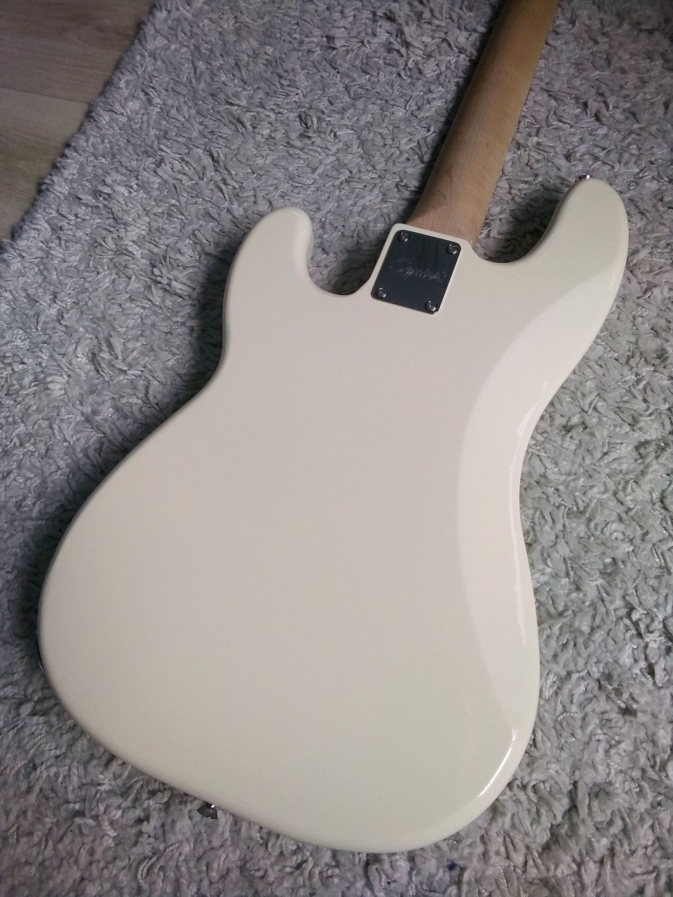 Squier Affinity PJ Bass Olympic White met upgrades 2024