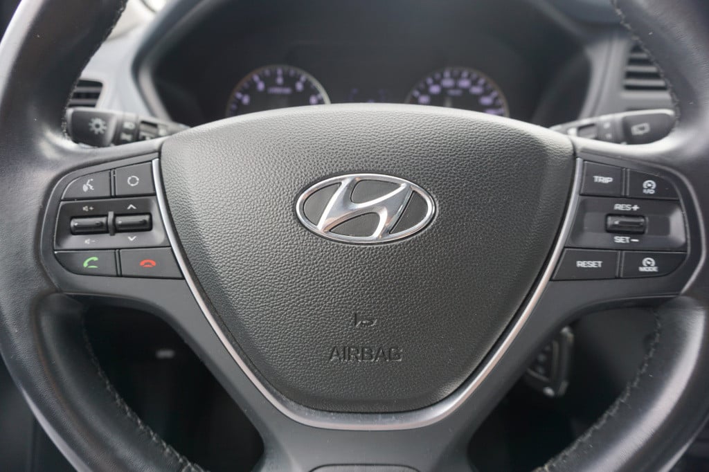 Hyundai I 20 1.2 hp i-motion airco / elektr/ ramen / cruise / lm velgen tre