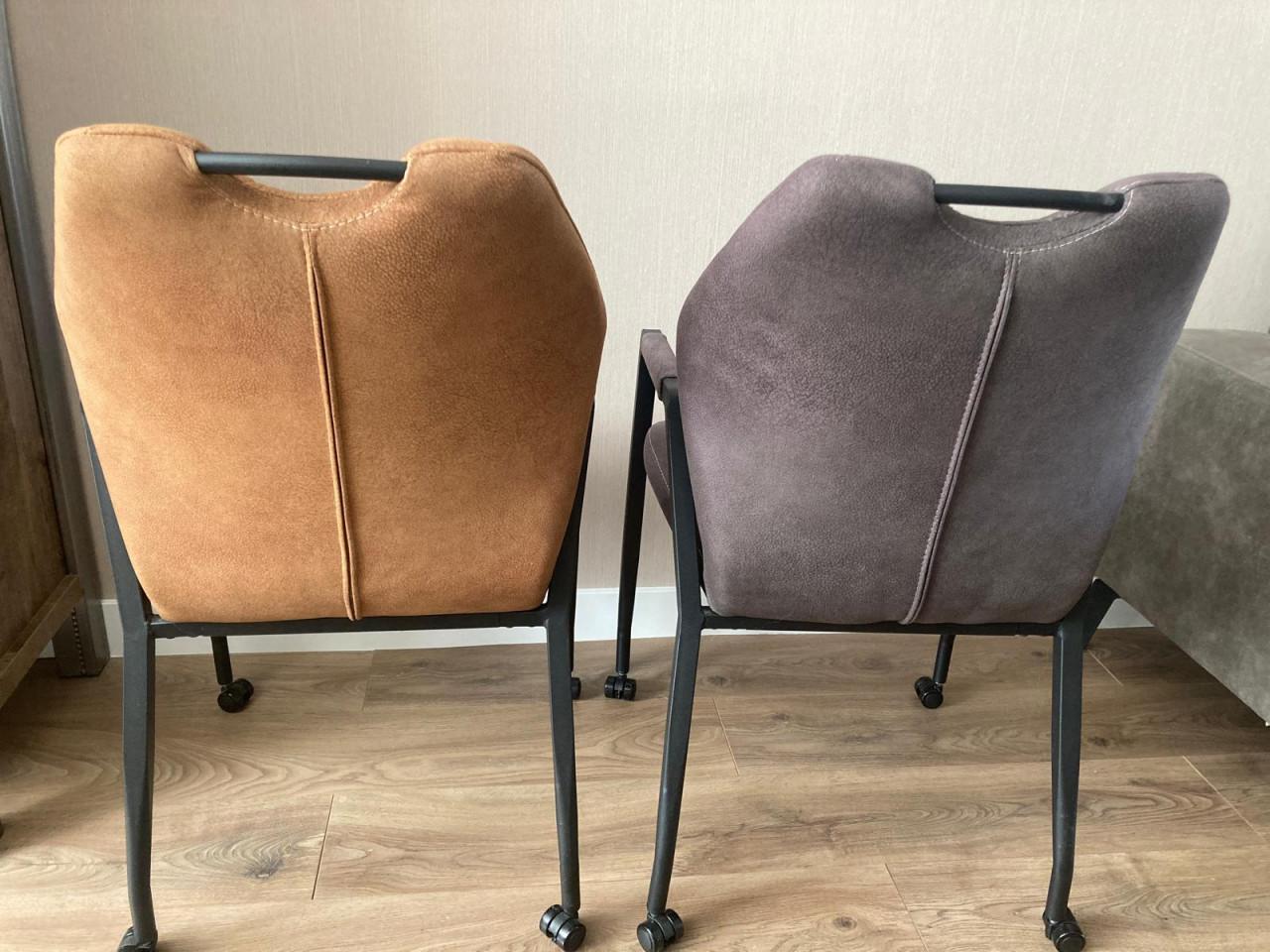 6 Prachtige eetkamerstoelen zo goed als nieuw.