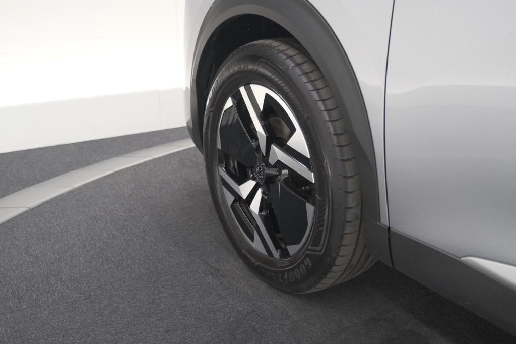Peugeot 2008 puretech 100 allure | apple carplay | parkeersensoren | climat