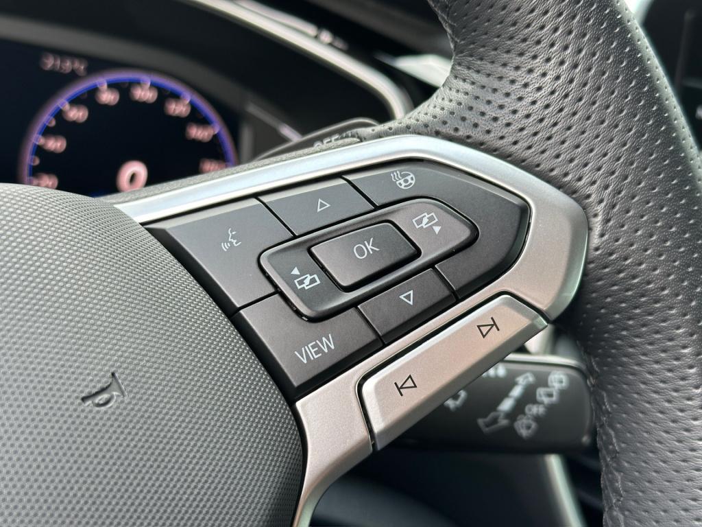 Volkswagen T-roc 1.5 tsi 150pk dsg r-line | trekhaak | camera | keyless | e