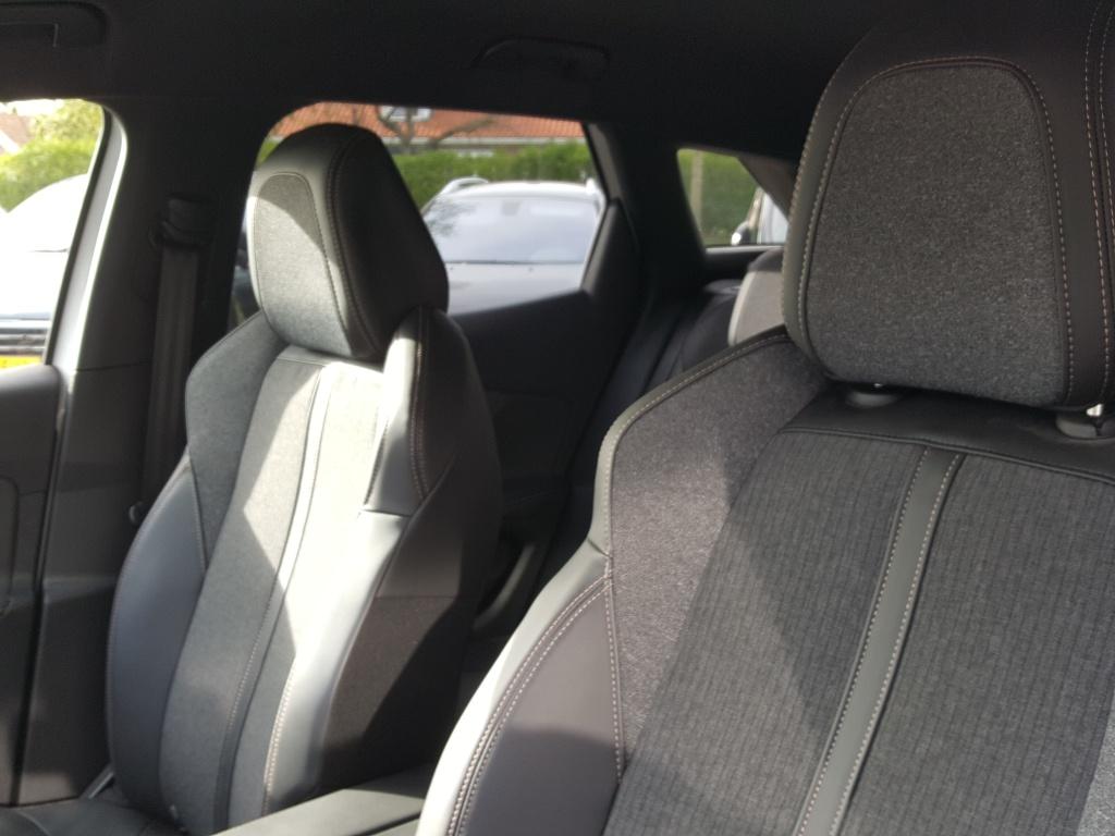 Peugeot 3008 1.2 puretech 130pk s&s gt-line trekhaak afneembaar | apple car