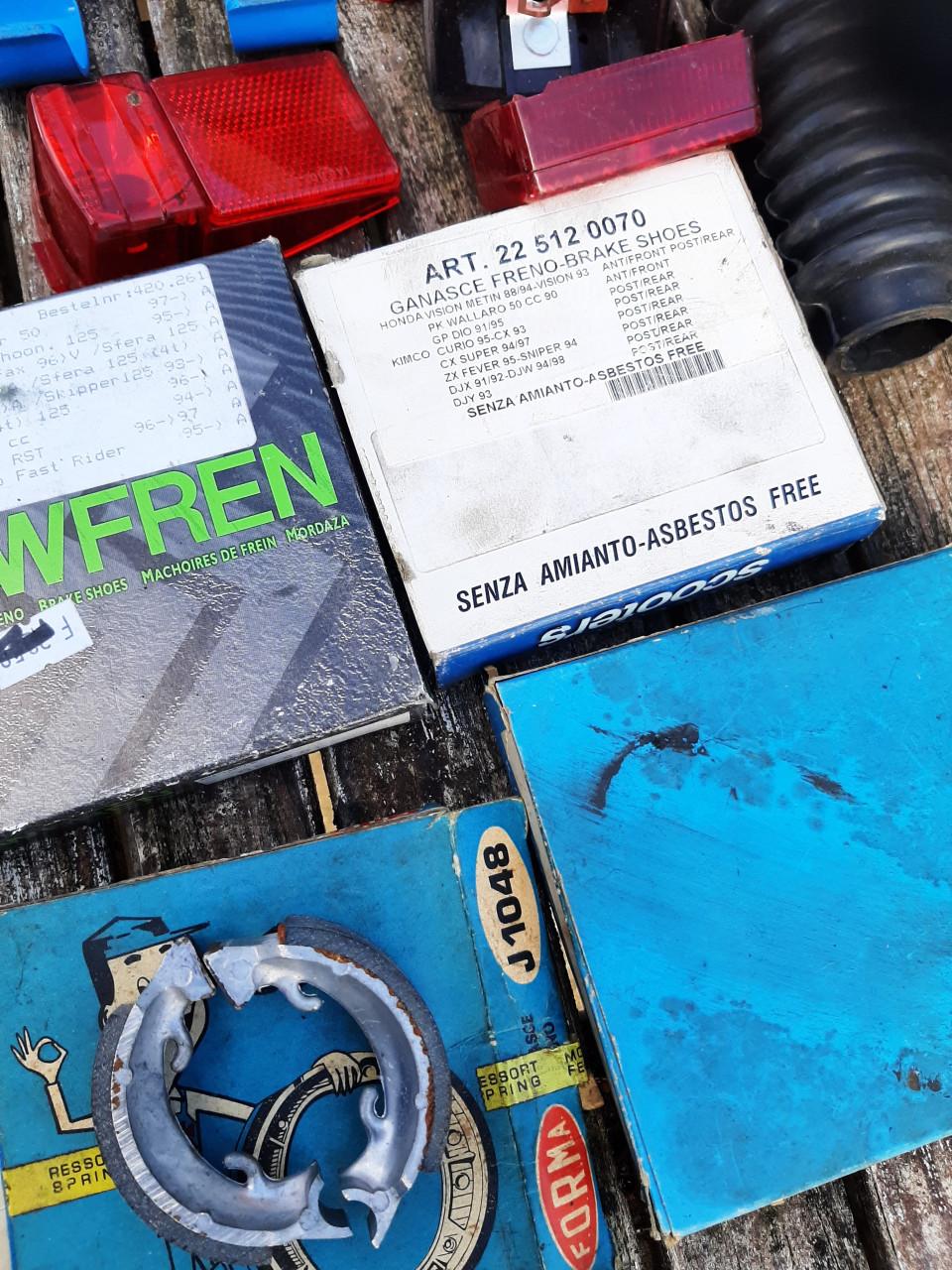 Diverse nieuwe scooteronderdelen, alles voor € 25,-