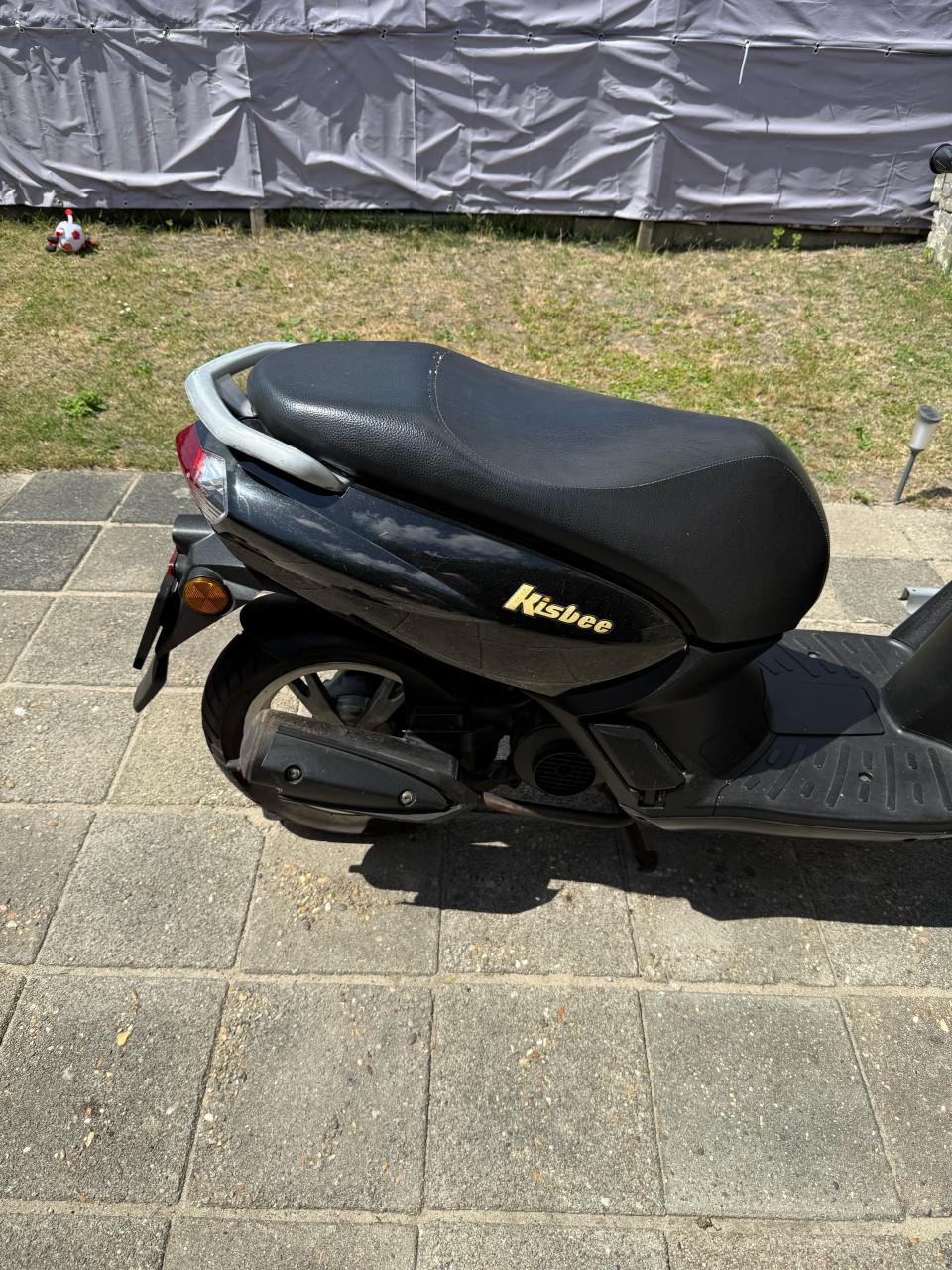 Peugeot Kisbee Scooter - lees tekst !