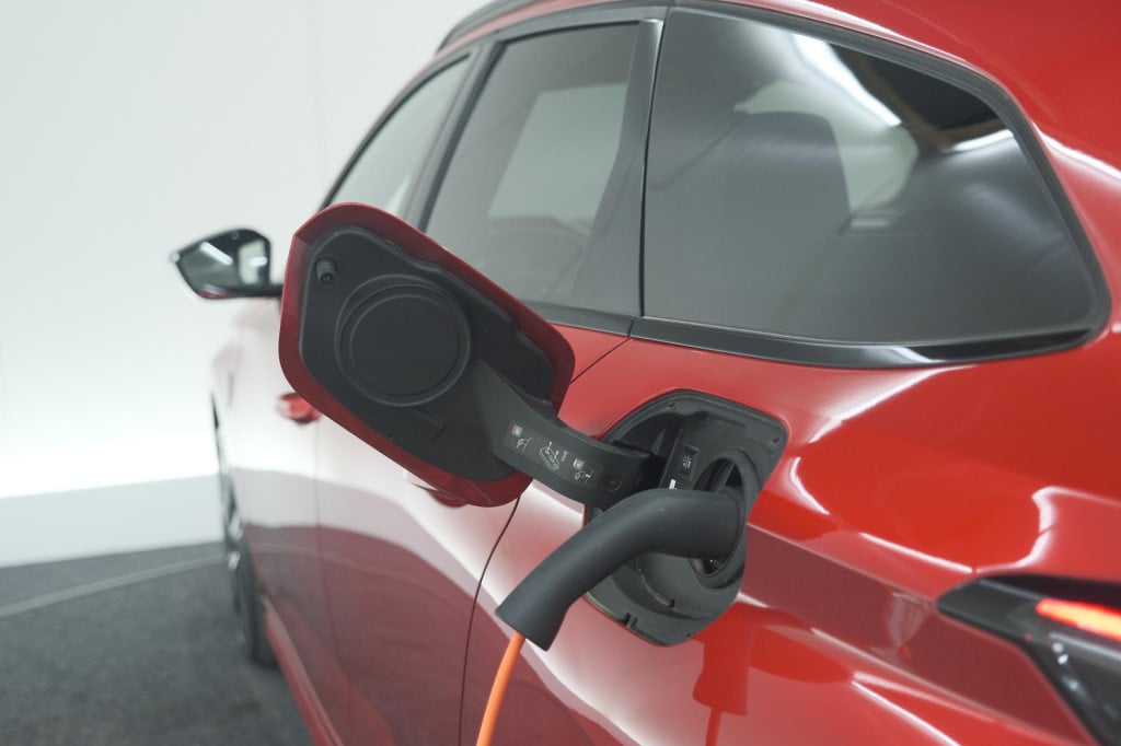 Peugeot 308 sw 1.6 plug-in hybrid 225 gt | focal audio | 360 camera | adapt