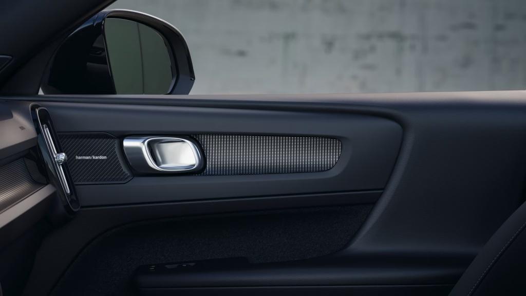 Volvo Ex40 extended range ultra dark europa