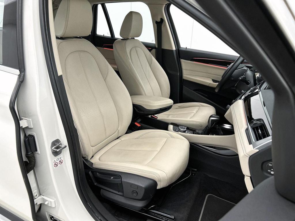 BMW X1 xdrive25e high executive | automaat | leder | parkeer sensoren | nav
