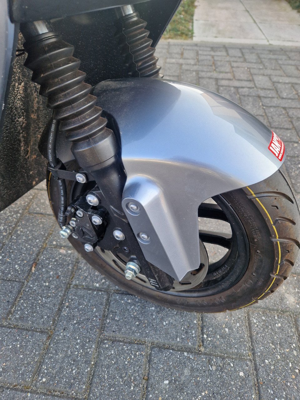 Yadea G5 Elek. Scooter 25 km/u Type Max 34 km/u. Teller 232 km
